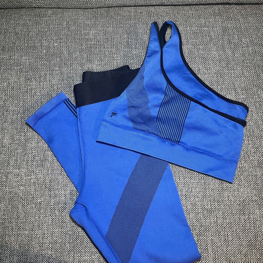 Fabletics Blue Sports Bra and Leggings Set